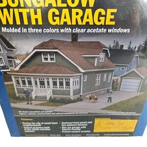 Walthers Cornerstone HO Updated American Bungalow Single Car Garage Kit Train Nw